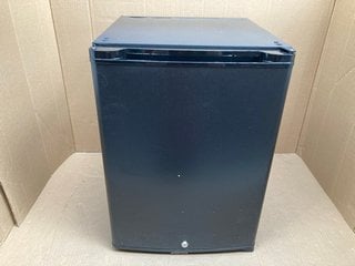 CORBY ETON 40L LOCKABLE MINIBAR IN BLACK- RRP £135.00: LOCATION - F8