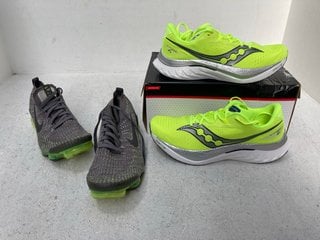 PAIR OF MENS SAUCONY ENDORPHIN SPEED 4 RUNNING TRAINERS IN CITRON/NAVY - SIZE UK 11 TO ALSO INCLUDE PAIR OF MENS NIKE VM FK-3 TRAINERS IN NEON YELLOW/GREY - SIZE UK 11.5: LOCATION - F5