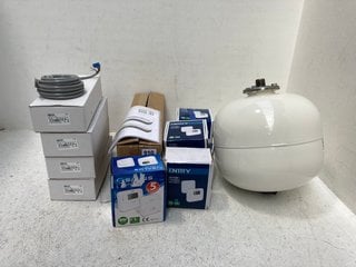 QTY OF ASSORTED ITEMS TO INCLUDE AQUASYSTEM EXPANSION VESSEL PRESSURE TANK & 5 X ENTITY ENTRT510RF+ PROGRAMMABLE THERMOSTATS: LOCATION - F5