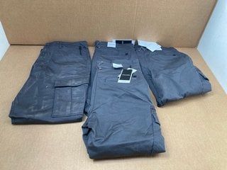 4 X PAIRS OF MENS JACK & JONES TAPERED CARGO TROUSERS IN SOLID ASPHALT - SIZE 32 & 34 INCH WAIST - COMBINED RRP £220: LOCATION - F4