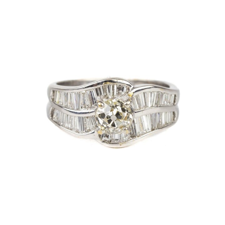 18ct White Gold 0.50ct Diamond Old-cut with 0.32ct Baguette Cluster Shoulders Ring, Size J, 4.4g. Colour L-M, Clarity I1-I2.  Auction Guide: £350-£450 (VAT Only Payable on Buyers Premium)