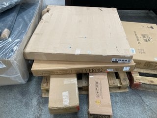 PALLET OF ASSORTED INCOMPLETE BED SETS TO INCLUDE CORONA KING SIZE BED LOW FOOT END IN SOLID PINE WOOD BOX: LOCATION - A6 (KERBSIDE PALLET DELIVERY)