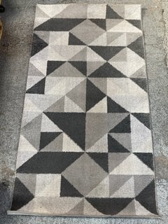 DUNELM GEO SQUARES CHARCOAL FLOOR RUG SIZE : 80 X 150CM: LOCATION - A3