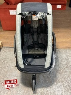 HAMAX AVENIDA ONE CHILD BIKE TRAILER IN GREEN/BLACK RRP: £650: LOCATION - BOOTH