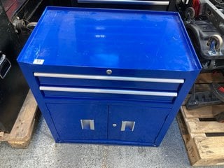 2 DOOR 2 DRAWER TOOL CHEST IN BLUE: LOCATION - B5