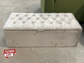 VELVET FABRIC STORAGE OTTOMAN IN GREY: LOCATION - B1