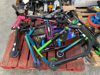 PALLET OF ASSORTED CHILDRENS SCOOTERS TO INCLUDE INERT FS2+ NEO CHROME FREESTYLE SCOOTER: LOCATION - B5 (KERBSIDE PALLET DELIVERY)