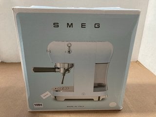 SMEG ECF01 COFFEE MACHINE - RRP £399.99: LOCATION - AR5