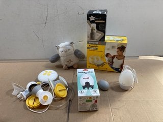 QTY OF ASSORTED BABY ITEMS TO INCLUDE MEDELA FREESTYLE HANDS FREE DOUBLE ELECTRIC BREAST PUMP: LOCATION - AR9