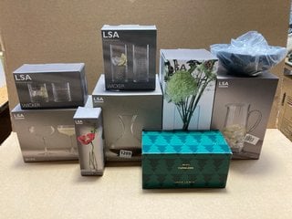 QTY OF ASSORTED HOUSEHOLD ITEMS TO INCLUDE LSA CLEAR FLOWER GLASS VASE: LOCATION - AR14