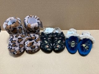 3 X ASSORTED JOHN LEWIS & PARTNERS WOMENS SLIPPERS TO INCLUDE LEOPARD PRINT FLUFFY SLIPPER BOOTS IN BEIGE - UK L: LOCATION - AR14