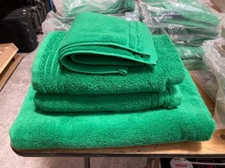 JOHN LEWIS & PARTNERS SET OF 4 COTTON BATH TOWELS IN GREEN: LOCATION - A5T