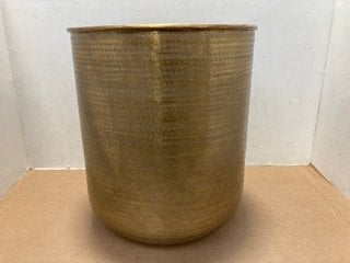 SIDE TABLE IN GOLD: LOCATION - A5T