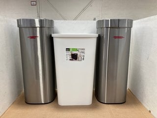 2 X ASSORTED HOUSEHOLD BINS TO INCLUDE SMART STORE 53L WHITE PLASTIC BIN: LOCATION - A5T