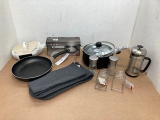 QTY OF ASSORTED JOHN LEWIS & PARTNERS ITEMS TO INCLUDE CLASSIC 12CM 0.7L SAUCEPAN WITH LID: LOCATION - A6T