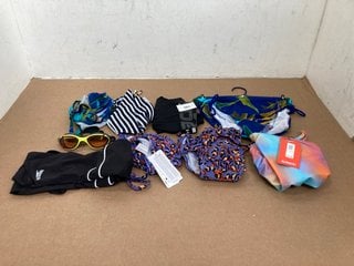 QTY OF ASSORTED ITEMS TO INCLUDE SPEEDO WOMEN SWIMSUIT IN MULTI COLOURS SIZE 36'': LOCATION - A6T