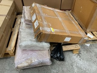 PALLET OF ASSORTED JOHN LEWIS & PARTNERS ITEMS TO INCLUDE SQUARE MARBLE TABLE TOP: LOCATION - A6 (KERBSIDE PALLET DELIVERY)