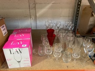 (COLLECTION ONLY) QTY OF ASSORTED GLASSWARE TO INCLUDE 2 X VINTAGE RED DRINKS GLASSES: LOCATION - BR20