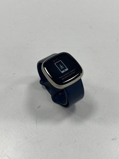 FITBIT VERSA 3 HEALTH & FITNESS TRACKER IN GOLD/BLUE: MODEL NO FB511 (WITH STRAPS & CHARGING CABLE) [JPTM124412]