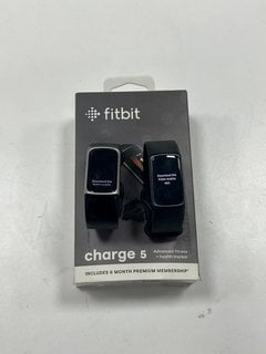 2 X FITBIT CHARGE 5 HEALTH & FITNESS TRACKER IN GRAPHITE/SILVER: MODEL NO FB423 (WITH STRAPS & CHARGING CABLES) [JPTM124838]