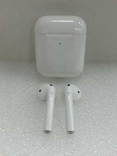 APPLE AIRPODS (2ND GENERATION) WITH WIRELESS CHARGING CASE EARBUDS: MODEL NO A2032 A2031 A1938 (UNIT ONLY) [JPTM124372]