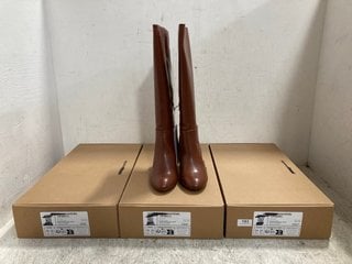 3 X WOMENS FAUX LEATHER BOOTS IN CHESTNUT BROWN SIZE: 6 AND 6.5 RRP - £120: LOCATION - H12