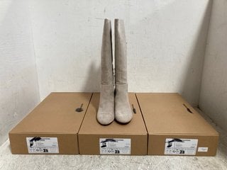 3 X WOMENS FAUX LEATHER BOOTS IN GREY SIZE: 5 AND 5.5 RRP - £120: LOCATION - H13