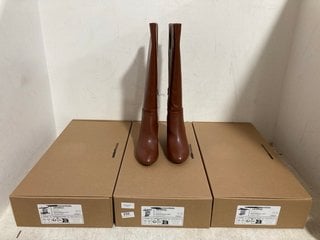 3 X WOMENS FAUX LEATHER BOOTS IN CHESTNUT BROWN SIZE: 7.5 AND 9 RRP - £120: LOCATION - H15