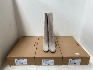 3 X WOMENS FAUX LEATHER BOOTS IN GREY SIZE: 7.5 AND 8.5 RRP - £120: LOCATION - G20