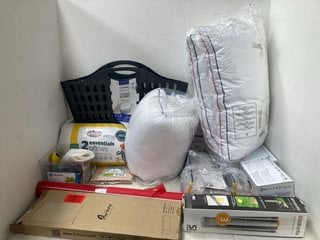 QTY OF ASSORTED HOUSE HOLD ITEMS TO INCLUDE SILENT NIGHT 2 PACK OF ESSENTIAL BED PILLOWS: LOCATION - G18