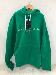 TOMMY HILFIGER LOGO PRINT HOODIE IN GREEN SIZE: XL RRP - £120: LOCATION - E1