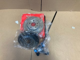 4 X ASSORTED VEHICLE ITEMS TO INCLUDE 2 X BREMBO BRAKE DISC PACKS: LOCATION - G2