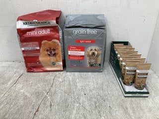 BOX OF ASSORTED PET ITEMS TO INCLUDE MULTIPACK OF ARDEN GRANGE TASTY LIVER TREAT PASTE 75G BB: 01/26: LOCATION - F3