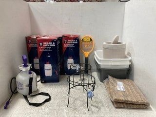 QTY OF ASSORTED ITEMS TO INCLUDE 4 X SPEAR AND JACKSON 5L PRESSURE SPRAYERS: LOCATION - H3