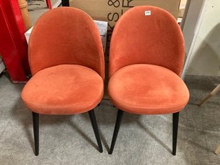 PAIR OF CONTEMPORARY MODERN STYLE UPHOLSTERED DINING CHAIRS IN BURNT ORANGE PLUSH VELVET AND BLACK LEGS: LOCATION - C4