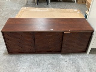 MODERN CONTEMPORARY STYLE 3 DOOR WIDE MEDIA SIDEBOARD IN DARK WALNUT AND BRASS FINISH: LOCATION - C4