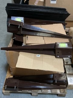 PALLET OF ASSORTED OUTDOOR FENCE POST GROUND SPIKES AND HARDWARE MATERIALS: LOCATION - A7 (KERBSIDE PALLET DELIVERY)