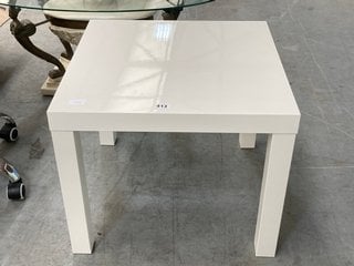 MODERN STYLE SQUARE SIDE TABLE IN HIGH GLOSS WHITE FINISH: LOCATION - D7