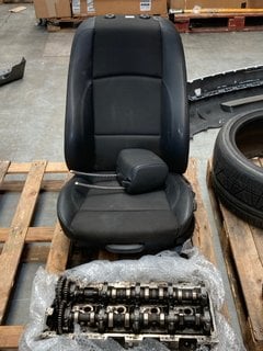 FULLY ADJUSTABLE BUCKET RACING STYLE CAR SEAT IN BLACK HALF LEATHER HALF FABRIC FINISH: LOCATION - A9