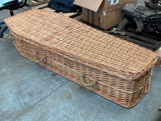 WICKER STYLE COFFIN BASKET IN NATURAL WOVEN DESIGN: LOCATION - A9