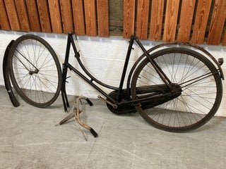 VINTAGE STYLE BICYCLE IN BLACK WITH RED PINSTRIPE DETAILING: LOCATION - A9