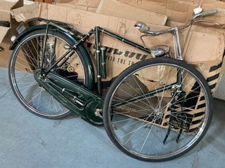 RALEIGH VINTAGE STYLE PUSH BIKE BICYCLE IN BRITISH RACING GREEN: LOCATION - A9