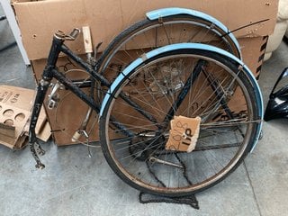 VINTAGE 50S STYLE PUSH BIKE BICYCLE IN BLACK AND LIGHT BLUE METAL FINISH: LOCATION - D7