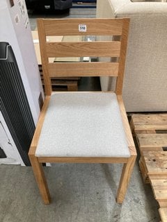 M&S CONTEMPORARY STYLE SLAT BACK DINING CHAIR IN OAK AND NATURAL: LOCATION - A3