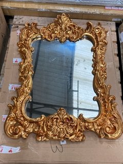 LARGE ORNATE STYLE WALL HUNG MIRROR IN ANTIQUE GOLD EFFECT ORNATE STYLE FRAME: LOCATION - B7