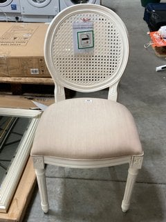 CLASSIC TRADITIONAL STYLE RATTAN BACK DINING CHAIR IN ANTIQUE WHITE WITH NATURAL BLUSH FABRIC SEAT PAD: LOCATION - B7