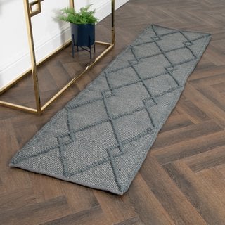 GREY DIAMOND PATTERN RUNNER WOOL RUG (60 X 230CM) - RRP £164: LOCATION - C8