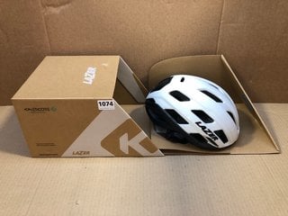 LAZER STRADA KINETICORE CYCLING HELMET IN WHITE SIZE: S (52-56): LOCATION - BR5