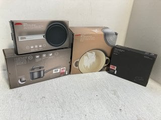 4 X ASSORTED KITCHEN ITEMS TO INCLUDE JOHN LEWIS & PARTNERS 3 PIECE SOMMELIER GIFT SET: LOCATION - AR7