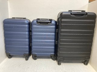 2 X JOHN LEWIS & PARTNERS SMALL HARD SHELL CABIN BAGS IN NAVY TO INCLUDE MEDIUM 4-WHEEL HARD SHELL SUITCASE IN BLACK: LOCATION - AR7